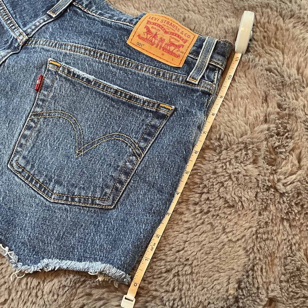 Levi's 501 Jean Shorts - Picture 3 of 4